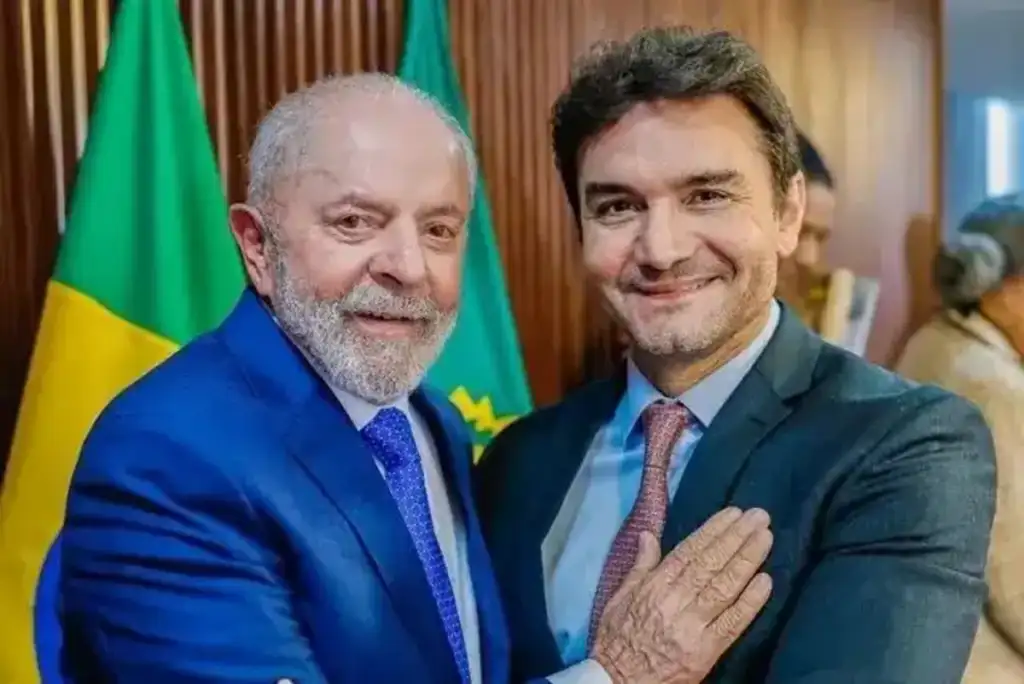 Após afirmar que fica no governo, Ministro do Turismo Celso Sabino é afastado por 60 dias do União Brasil