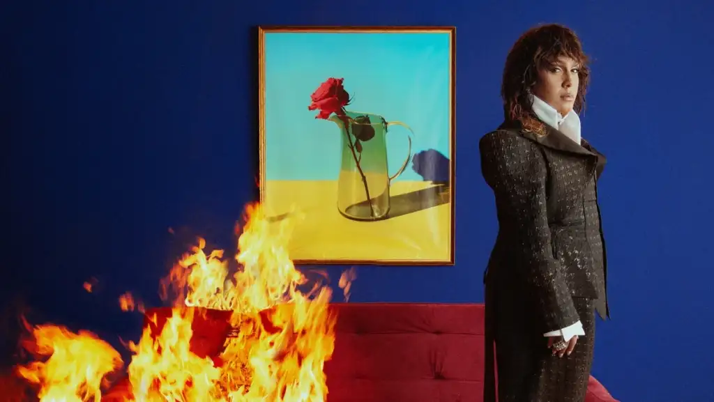 Com direção musical de Moreno Veloso, Raquel apresenta álbum “Não incendiei a casa por milagre” no Sesc Bom Retiro