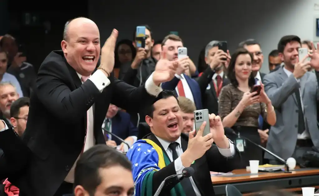 Líder do PT, Lindbergh Farias (RJ), disse que vai apresentar recurso para que o caso seja levado à votação no plenário