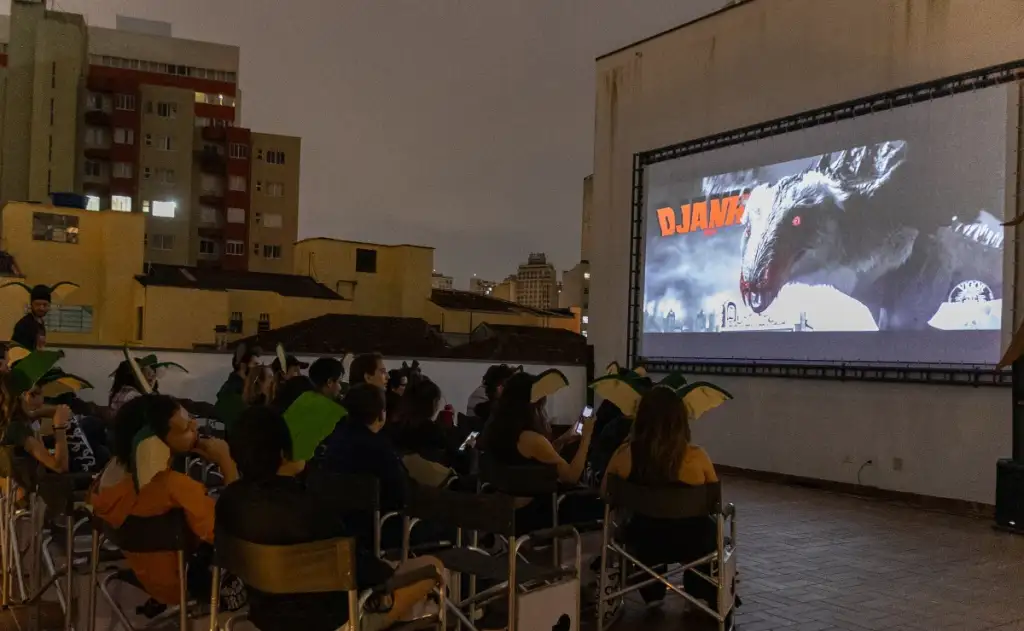 A foto mostra uma exibição durante edição anterior no terraço do Cine Passeio, em Curitiba.