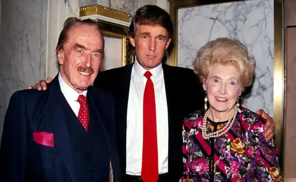 Mãe do político, Mary Anne MacLeod Trump, nasceu na Escócia e imigrou para os Estados Unidos em 1930, com 50 dólares no bolso