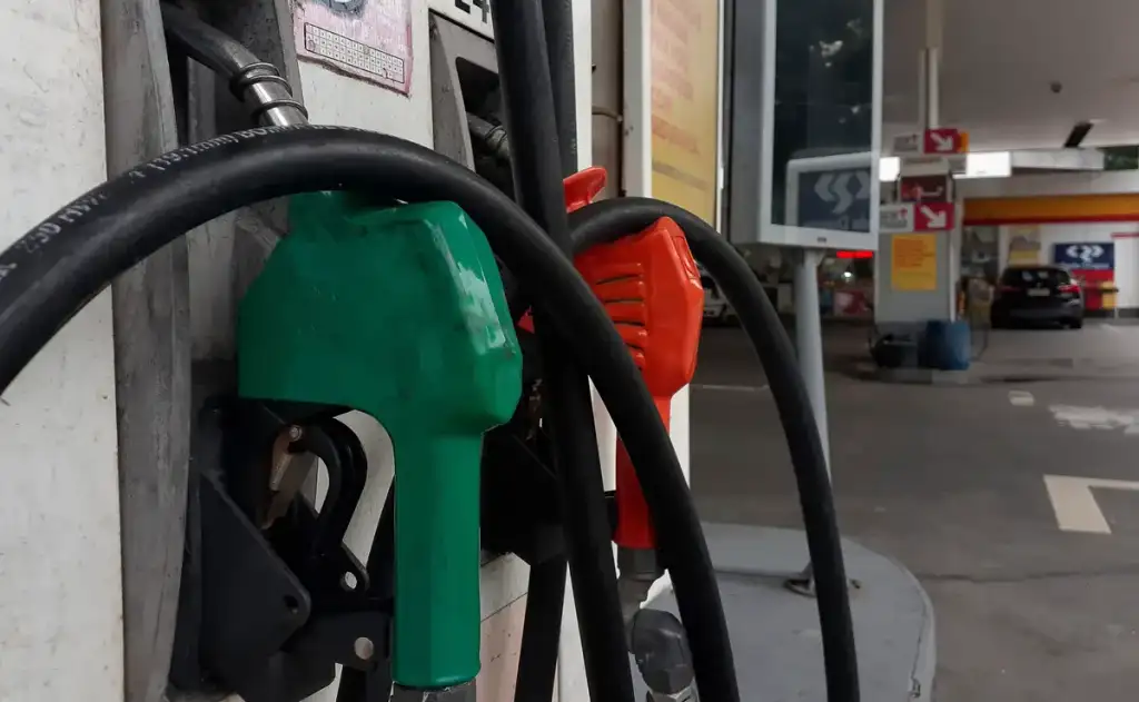 Produto utilizado para "batizar" bebidas pode ter sido redirecionado por facção criminosa após operação "Carbono Oculto"