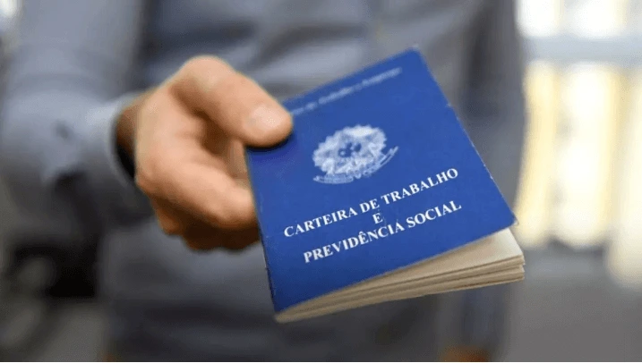 Mercado de trabalho brasileiro atinge marco positivo histórico, com a taxa de desemprego recuando para 5,6%