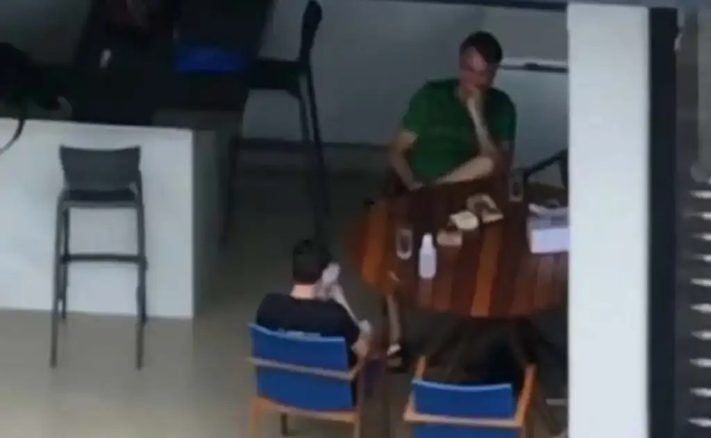 De acordo com ministro, visita foi autorizada, mas o uso de celulares estava proibida