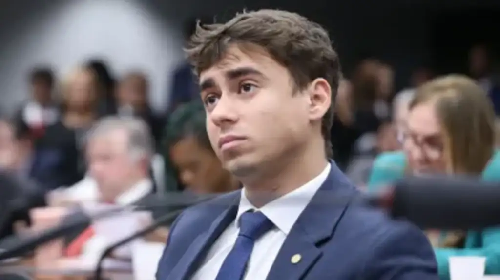 Deputado Nikolas Ferreira alega "doutrinação" no ensino sobre mudanças climáticas no Plano Nacional de Educação e quer mudanças