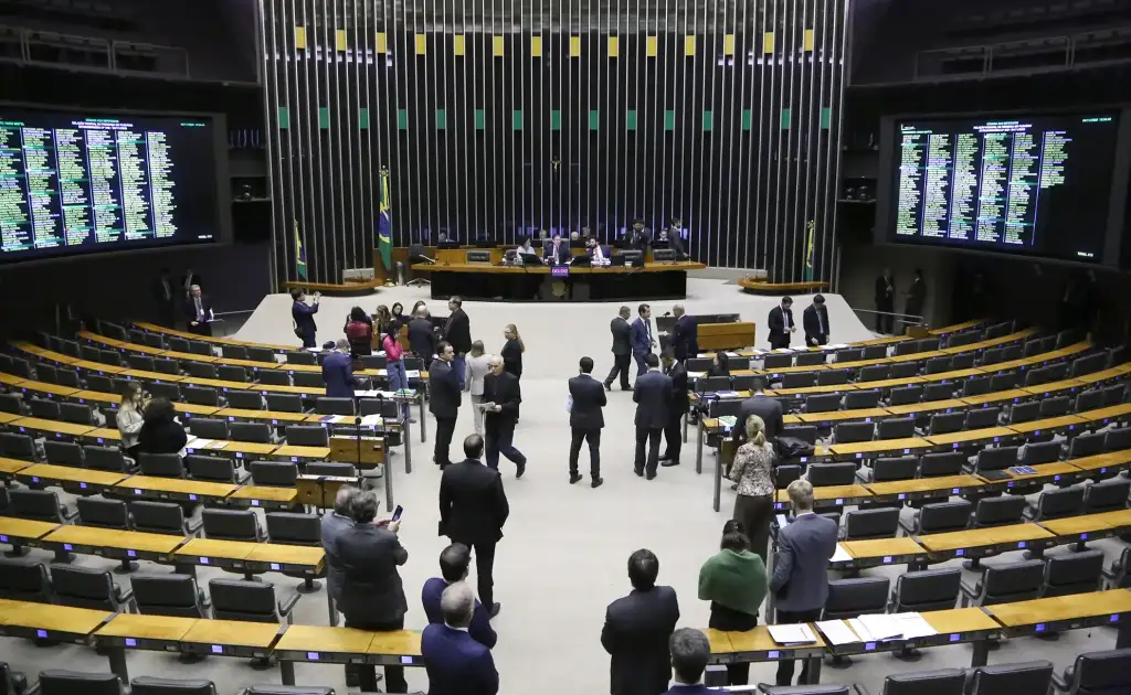 Proposta deputados bolsonaristas equipara aborto legal acima de 22 semanas de gestação ao crime de homicídio, mesmo nos casos de estupro