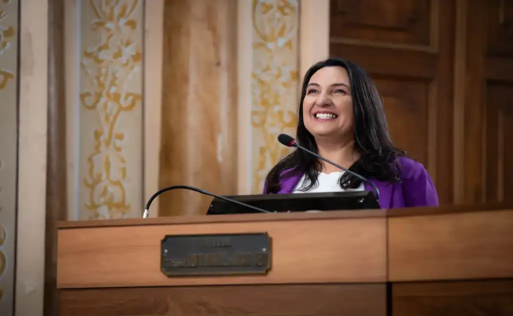 Desembargador rejeitou pedido de efeito suspensivo; votação segue suspensa até o julgamento do mérito do recurso