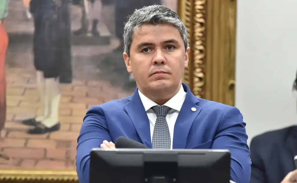 Parlamentar do Paraná pode sentir rapidamente a reação da população ao seu gesto de blindagem da colega