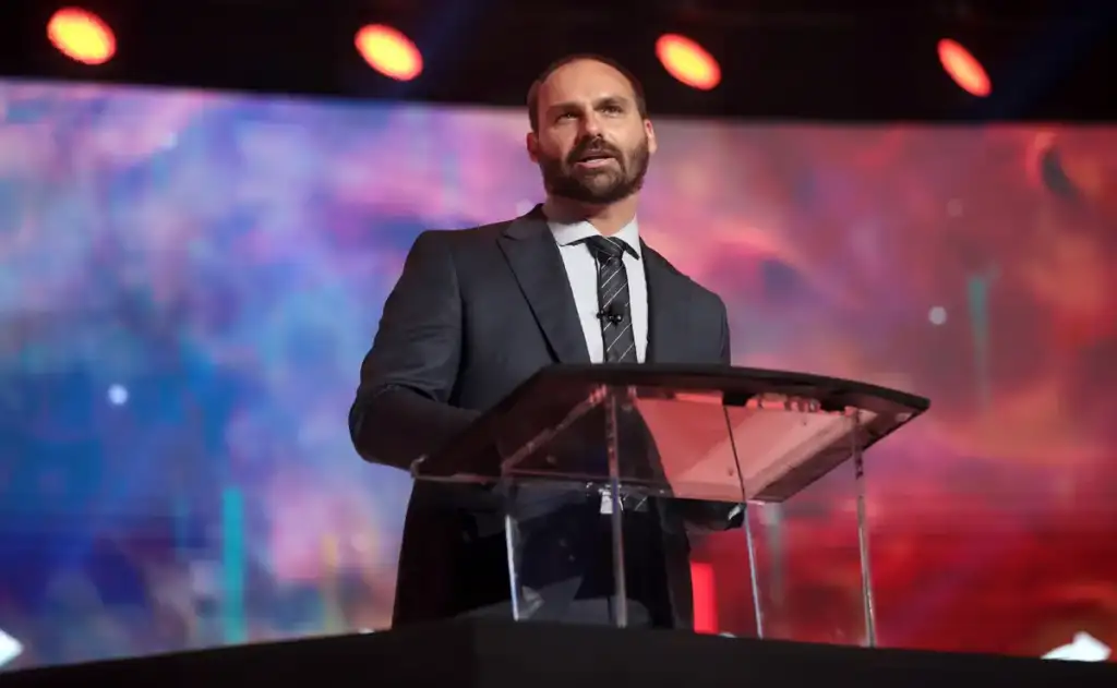 Reação contrasta com as declarações feitas pelo deputado desde fevereiro, quando foi para os EUA, em busca de sanções contra o Brasil