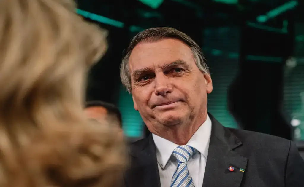 O próprio ex-presidente teria dado aval ao projeto em encontro com o filho, Flávio, na semana passada