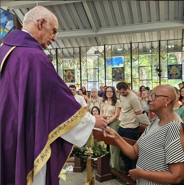 Até o momento, a Arquidiocese não se pronunciou publicamente sobre a auditoria ou seus motivos. O padre segue exercendo suas atividades normalmente, e a paróquia continua com seus projetos sociais em funcionamento.