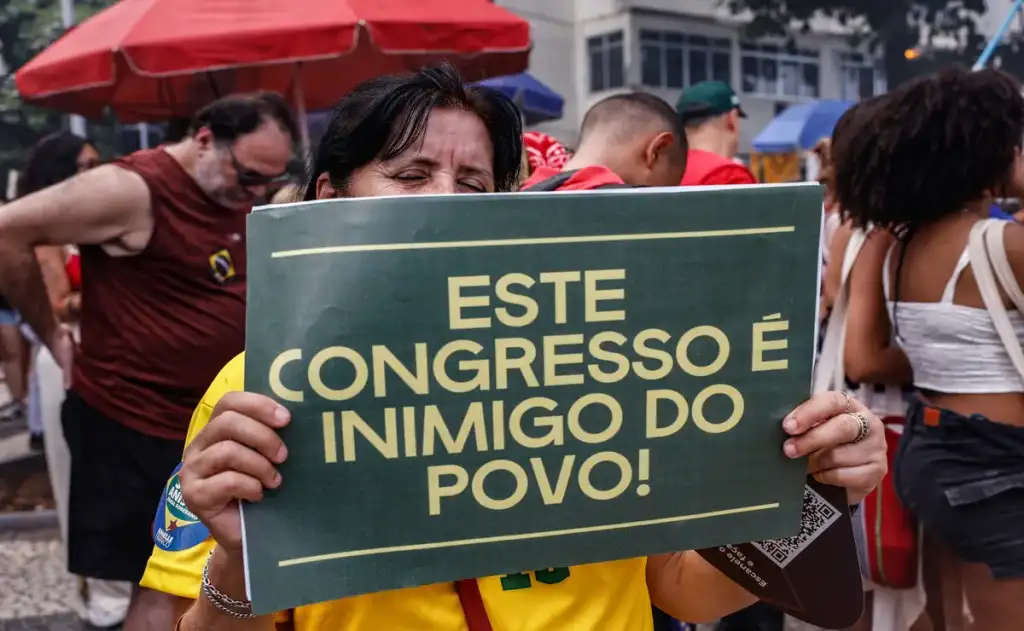 Líder da federação PT, PCdoB e PV na Câmara dos Deputados, Lindbergh Farias (PT-RJ), disse em uma rede social que vai recorrer ao Supremo