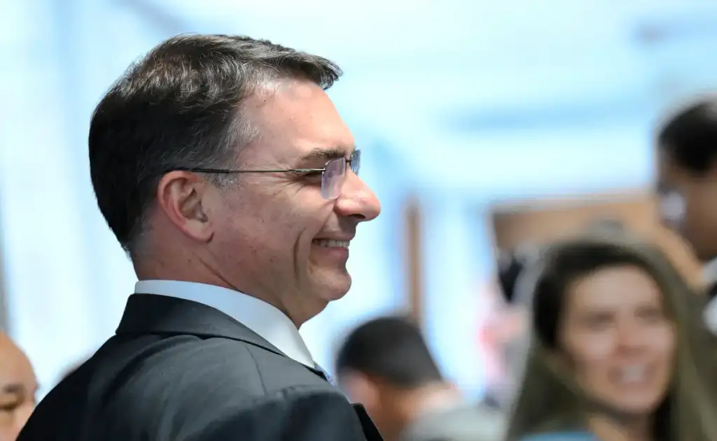 Parlamentar viajou em dezembro para evento de pré-campanha em SP, com passagens aéreas paga pelo Senado